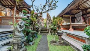 Marwati Guest House外面的花园