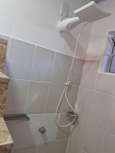 a shower with a shower head in a bathroom at Casa Central! Localização Privilegiada! in Porto Seguro
