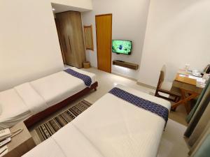 Postel nebo postele na pokoji v ubytování Hotel Nandini