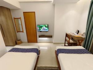 TV a/nebo společenská místnost v ubytování Hotel Nandini