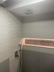 Et badeværelse på Sunset Luxury Apartment