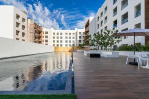 Πισίνα στο ή κοντά στο Luxury Apartment with Pool and Jacuzzi on Terrace in Médano