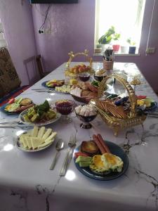 Jídlo v penzionu nebo okolí + 7 fotografií