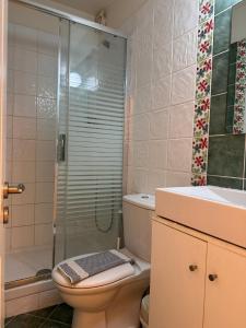 a bathroom with a toilet and a shower and a sink at THE CENTRIC Apt by LOC HOSPITALITY in Corfu Town