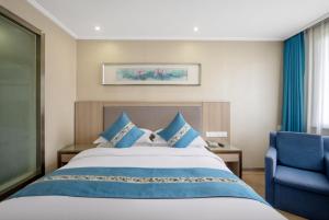 Postel nebo postele na pokoji v ubytování 义乌商洲宾馆国际商贸城店Yiwu Shangzhou Hotel - International Trade City