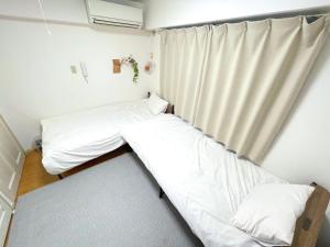 Ένα ή περισσότερα κρεβάτια σε δωμάτιο στο FUKUOKA airport line Ijiri st self check in apartment