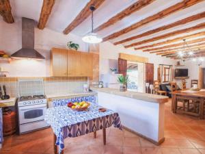 Kuchyň nebo kuchyňský kout v ubytování Villa in Manacor with Pool and Tennis Court