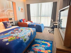 Llit o llits en una habitació de Hampton by Hilton Guangzhou Renhe Baiyun Airport-Free Shuttle bus at Guangzhou Baiyun Airport