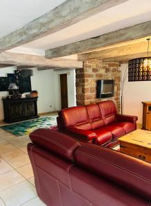 a living room with a couch and a table at La casa di Alba-Salomé in Métairies-Saint-Quirin