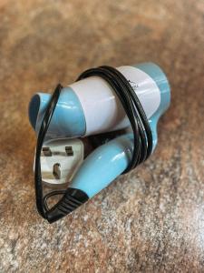 un secador de pelo con un cable encima en Tekoma Resort Taman Negara, en Kuala Tahan