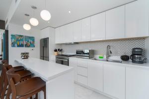 Ảnh trong thư viện ảnh của Apartment with Private Rooftop in Medano ở Cabo San Lucas