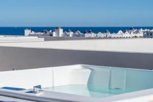 Ảnh trong thư viện ảnh của Apartment with Private Rooftop in Medano ở Cabo San Lucas