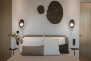 Postel nebo postele na pokoji v ubytování Kalea Luxury Villas