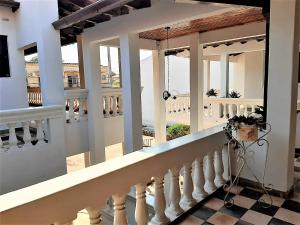 Rõdu või terrass majutusasutuses Hotel Victoria