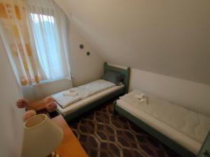 Posteľ alebo postele v izbe v ubytovaní Three Family Apartments