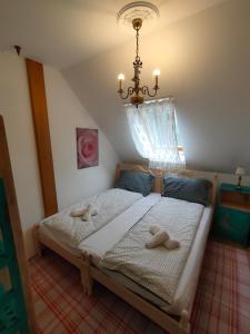 Posteľ alebo postele v izbe v ubytovaní Three Family Apartments