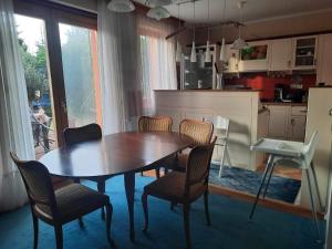 Kuchyňa alebo kuchynka v ubytovaní Three Family Apartments