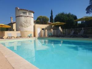 Bazén v ubytování Le Mas des Quintrands Manosque - Motel de charme nebo v jeho okolí