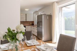 Afbeelding uit fotogalerij van Alpen Lodge XL in Piesendorf +48 foto's