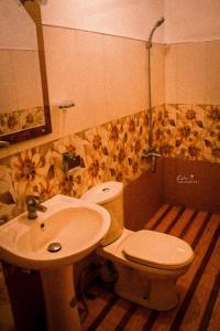 a bathroom with a toilet and a sink at Sunburst view in Ella