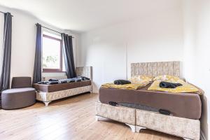 Rúm í herbergi á Comfy Rooms in Shared villa with Terrace and Garden