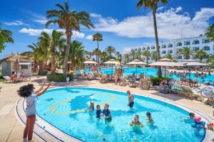 Piscina en o cerca de Nozha Beach Resort & Spa