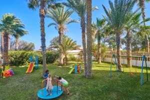 Zona de juegos infantil en Nozha Beach Resort & Spa