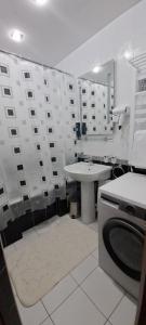 Koupelna v ubytování FAMILY APARTMENT Metro MILLIY BOG + 51 fotografií