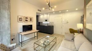 a living room with a couch and a table at Eduardo Lucena Córdoba Center in Córdoba