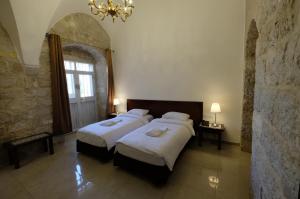 Voodi või voodid majutusasutuse St. George’s Cathedral Pilgrim Guesthouse – Jerusalem toas