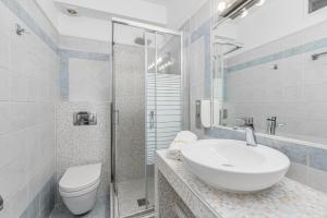 A bathroom at Hotel Aeollos