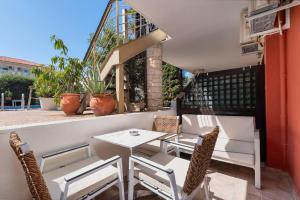 A balcony or terrace at Hotel Aeollos