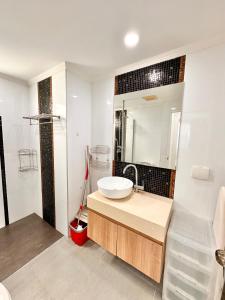 a bathroom with a sink and a large mirror at PALMTREE BREEZE Condo in Amazon Residence in Jomtien Beach