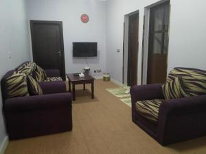 TV a/nebo společenská místnost v ubytování Al Jimi Plaza Hotel