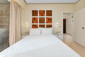A bed or beds in a room at Hotel Aeollos