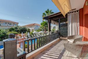 A balcony or terrace at Hotel Aeollos