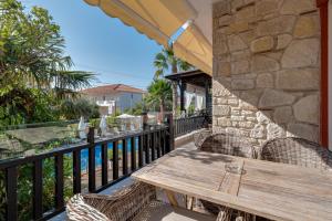A balcony or terrace at Hotel Aeollos