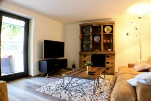 Μια τηλεόραση ή/και κέντρο ψυχαγωγίας στο Luxuriöse und stilvolle Ferienwohnung in bester Lage von Fritzlar