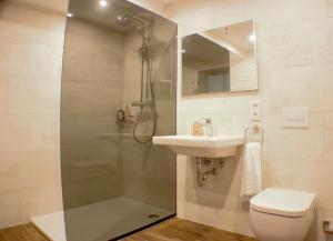Ένα μπάνιο στο Luxuriöse und stilvolle Ferienwohnung in bester Lage von Fritzlar +3 φωτογραφίες