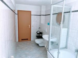Koupelna v ubytování Famielienapartment An der Forellenschänke
