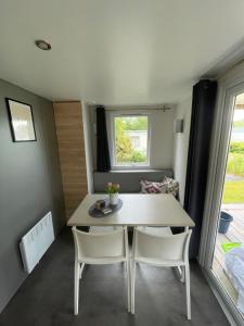 Fotografie z fotogalerie ubytování Low Budget - 4 persoons chalet aan het Lauwersmeer v destinaci Lauwersoog