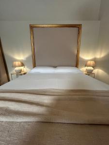 Postel nebo postele na pokoji v ubytování NOTUS Rooms Adults Only