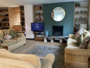 Khu vực ghế ngồi tại 6-Bed Sleeps 16 Pets Allowed Hot Tub +19 ảnh