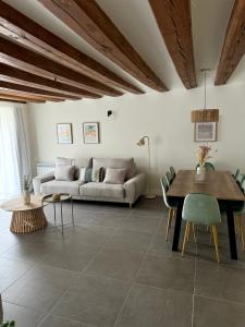 a living room with a couch and a table at El Torreón de Muro in Boltaña