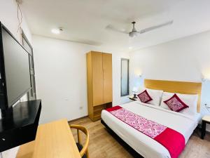 Postel nebo postele na pokoji v ubytování Hotel IP Residency East Delhi Preet Vihar Couple Freindly + 67 fotografií