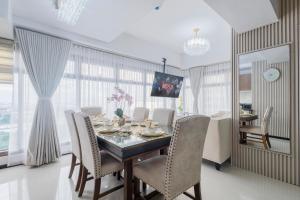 a dining room with a table and chairs at The Radiance Manila Bay in Manila