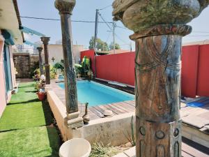 Bazén v ubytování MARRAKECH פלא - PELEH - Queit place 3 km from the beach of Cesarea nebo v jeho okolí