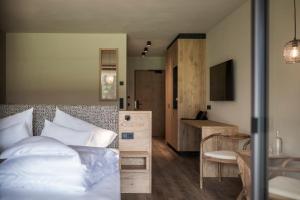 Postel nebo postele na pokoji v ubytování Hotel Patris + 37 fotografií