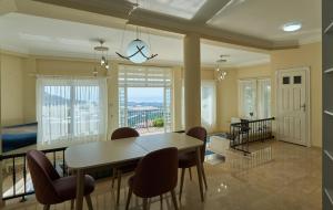 Χώρος καθιστικού στο Villa in Goldcity Tourizm Complex