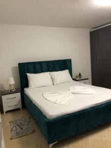 Postel nebo postele na pokoji v ubytování Dejani Guest House